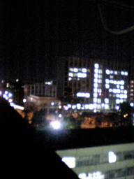 5号館6階から見たIB館(XGA,fine) 夜景だめだな．ガラス越しだからかな